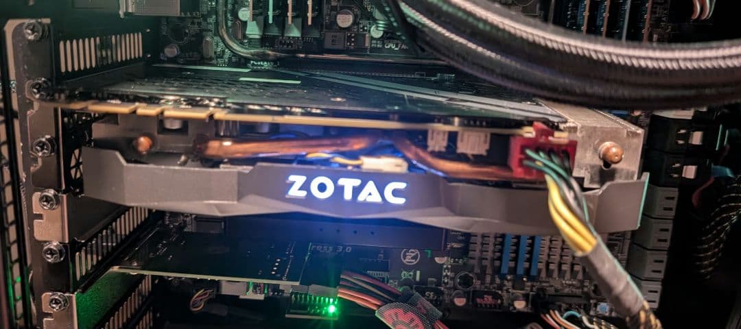 ZOTAC Geforce GTX 1080 Mini 8GB 樹脂割れ有り