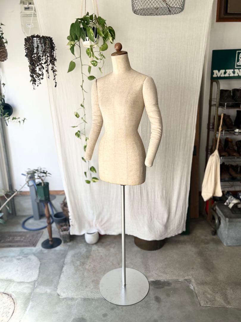 国産アパレル使用腕付きレディース婦人トルソー/マネキンディスプレイプロ仕様