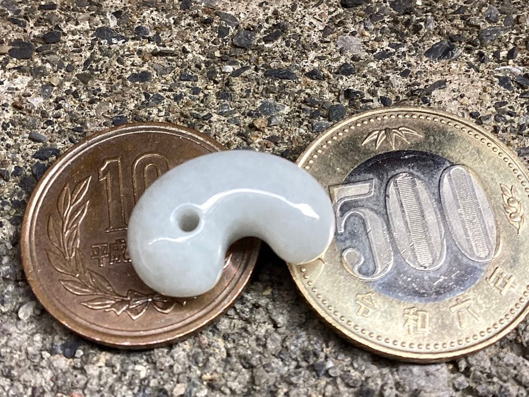 ✳味身良好‼️ アイスジェイド　氷‼️ 糸魚川翡翠勾玉高品質　鑑定機関
