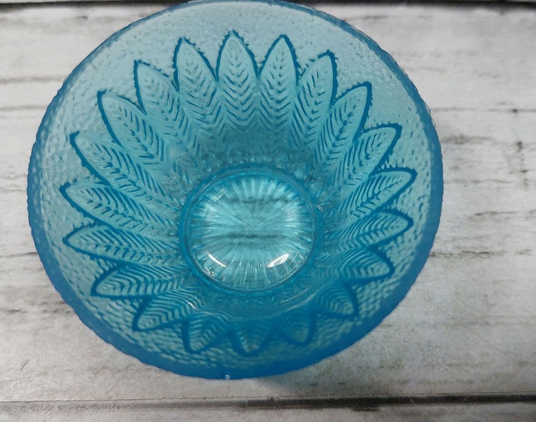 ★骨董品　アンティーク　和ガラス　葉柄　杯　盃