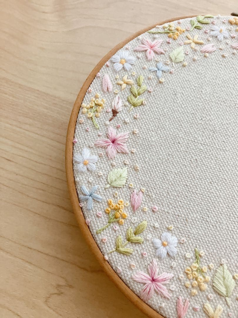 刺繍ボード　春のリース