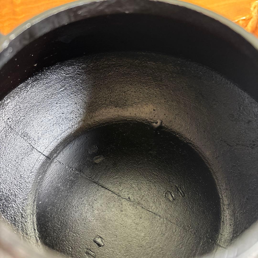 南部鉄瓶 平丸型亀甲アラレ 南部三厳堂造 南部鉄器 茶道具 紙箱 1.2リットル