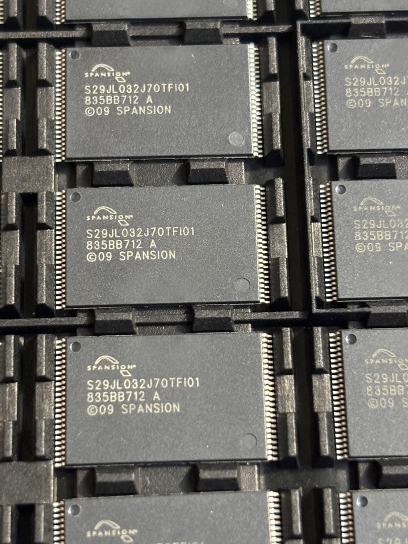 32個。 集積回路 ICチップ　S29JL032J70TFI01新品同様未使用