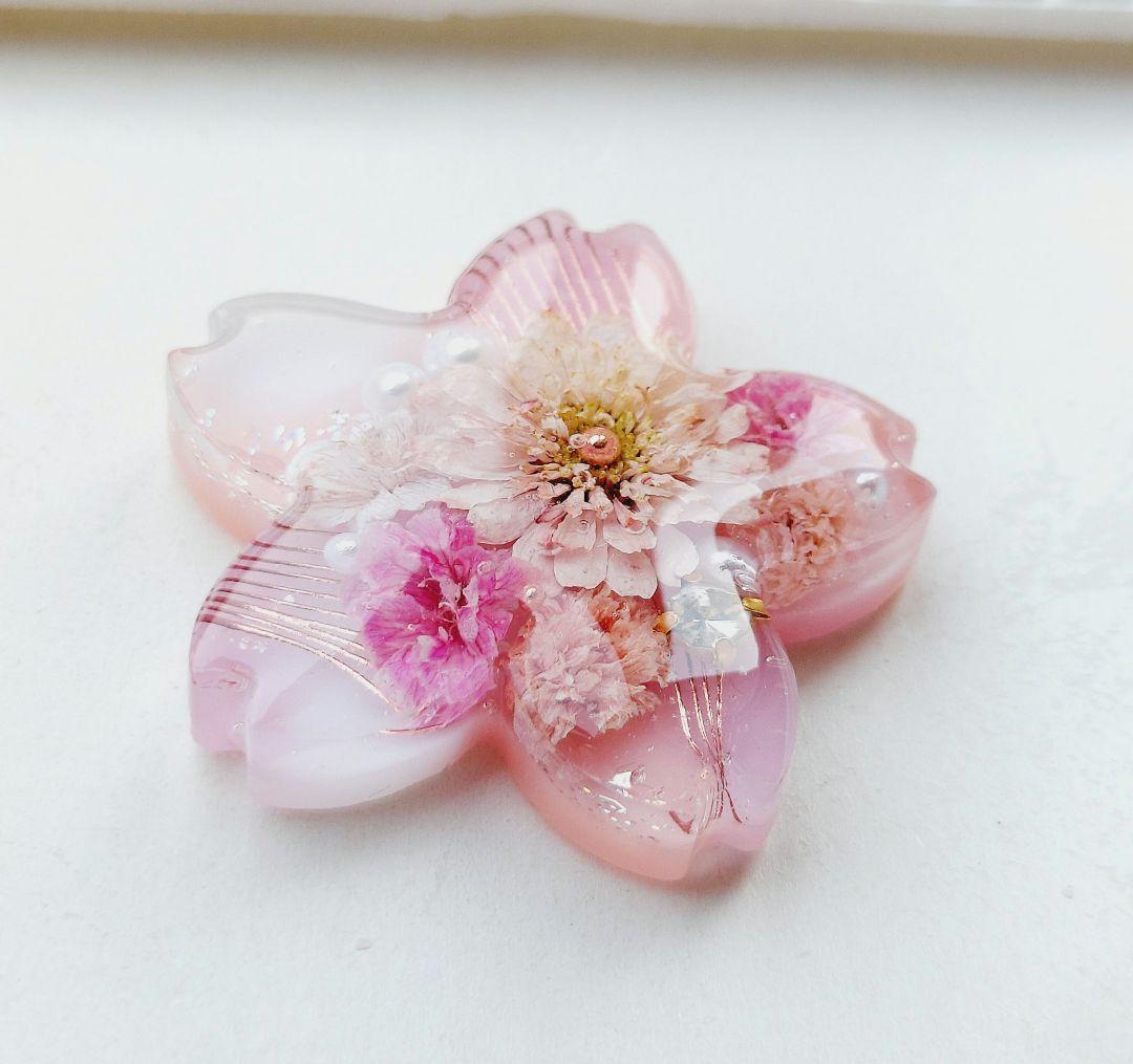 【1748】レジン　マトリカリア　ヘアゴム　ポニーフック　ブロ―チ　ハンドメイド