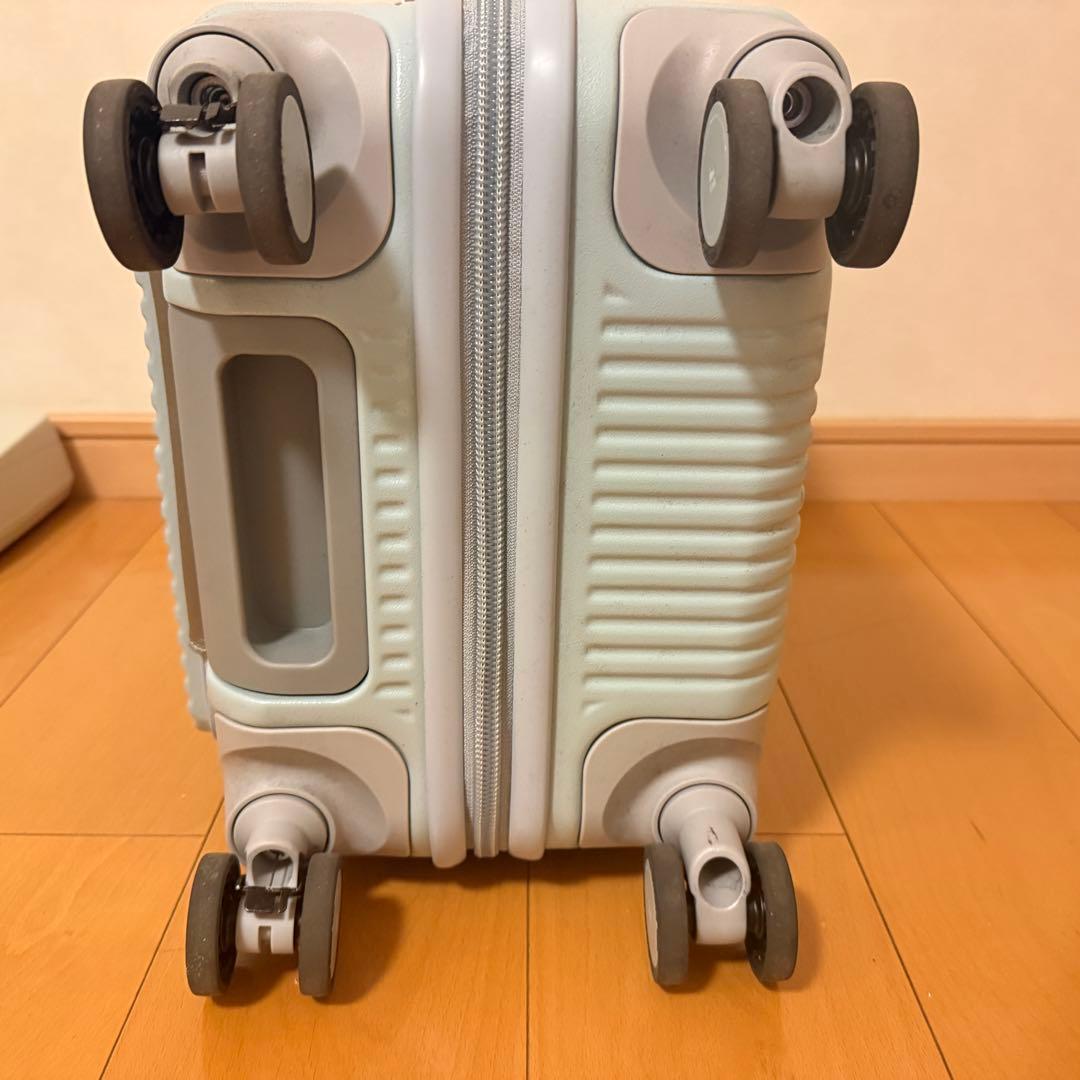 ジ*ニ様 イノベーター スーツケース 38Lペールブルー