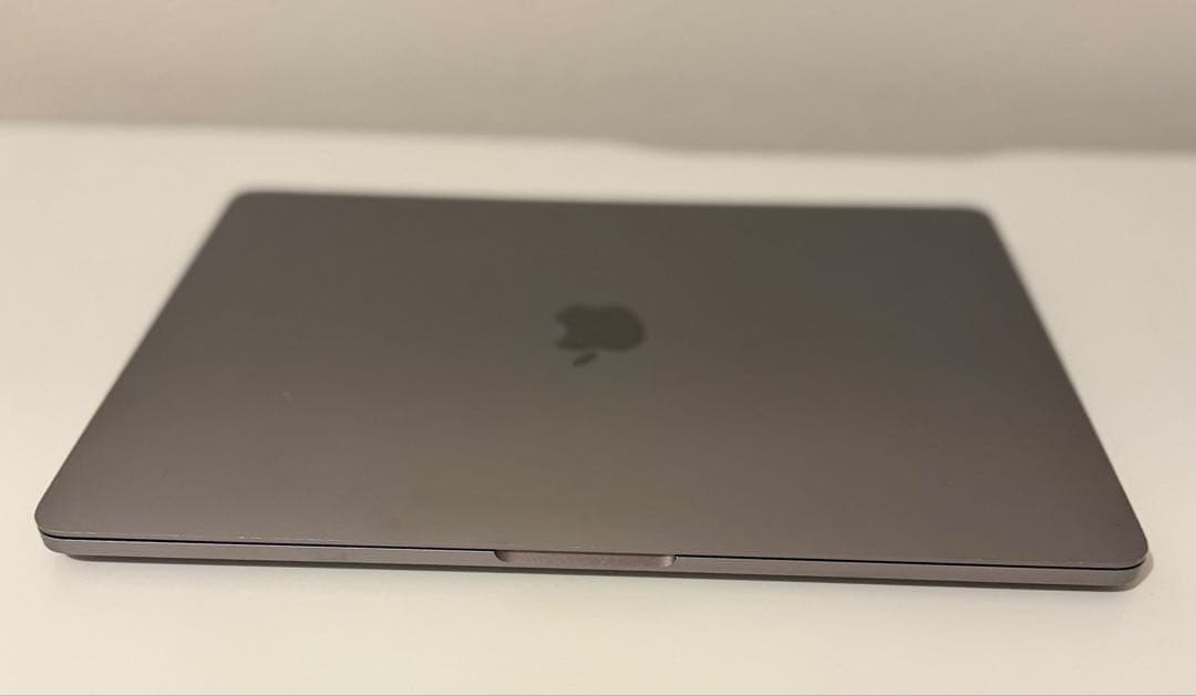 美品 Macbook Pro 2020 13インチ Officeを付ける