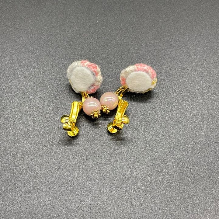 （１点もの）チューリップを刺繍した綺麗めイヤリング