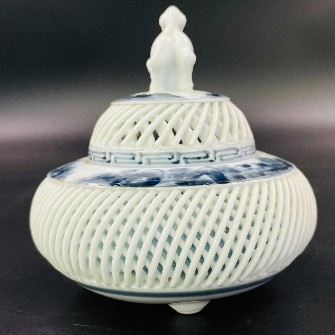 美品 有田焼 琴峰 作 白磁 網目透かし 三足香炉 獅子摘み 共箱 R8SA61