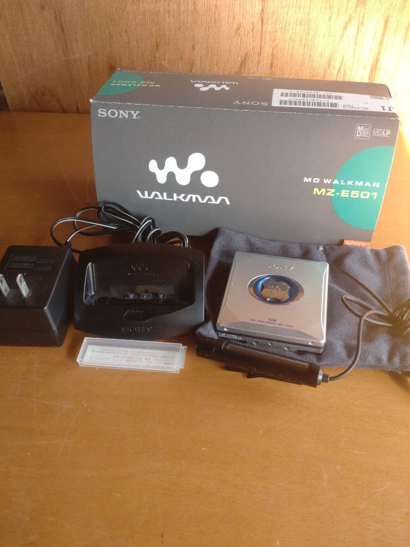 MDウォークマン　WALKMAN 　MZ-E501 箱付き　充電器付　通電確認済