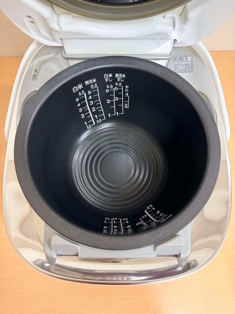 東芝 真空圧力IHジャー炊飯器 RC-10VQJ 5.5合炊き 2015年製