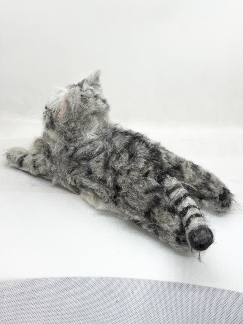 A猫 羊毛フェルト　ゴロンとしてるサバトラ猫【ハンドメイド 猫