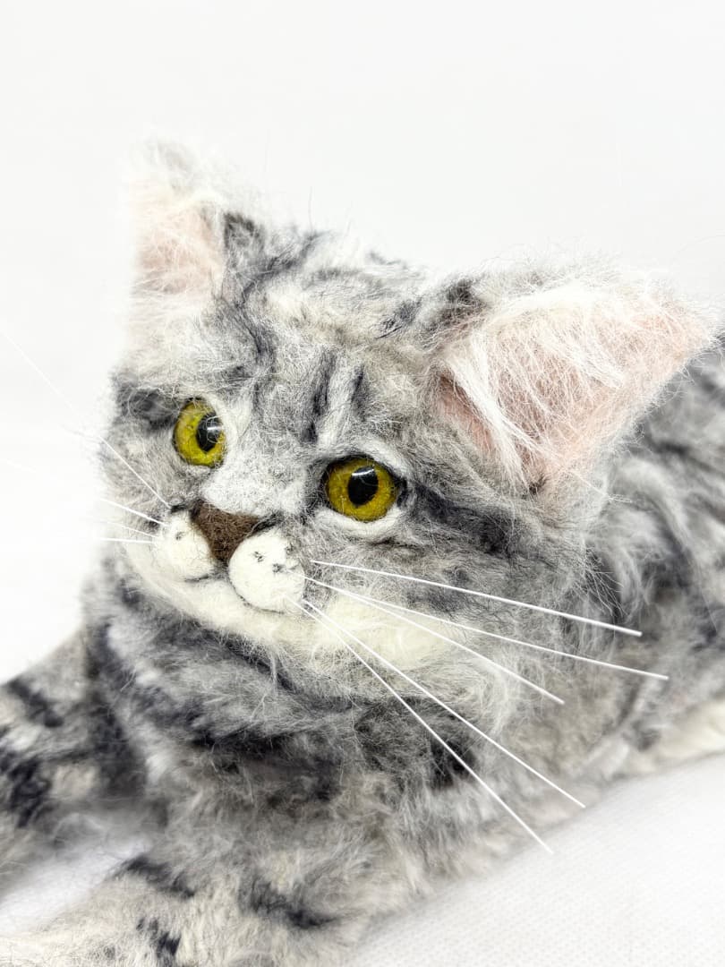 A猫 羊毛フェルト　ゴロンとしてるサバトラ猫【ハンドメイド 猫