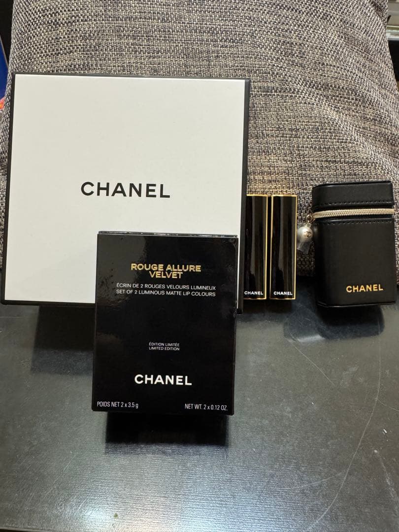 CHANELルージュアリュールヴェルヴェットレペルルセットオブ2ポーチ付シャネル