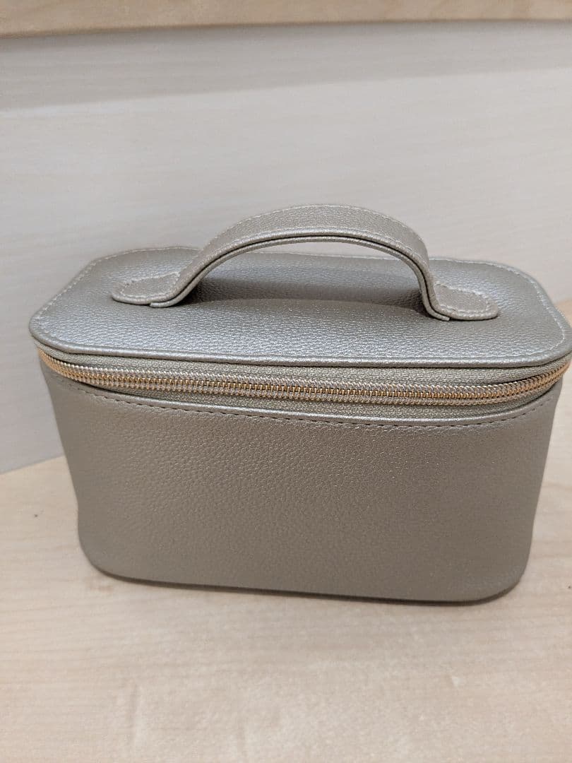 エミレーツ航空　ファーストクラスアメニティ　BVLGARI