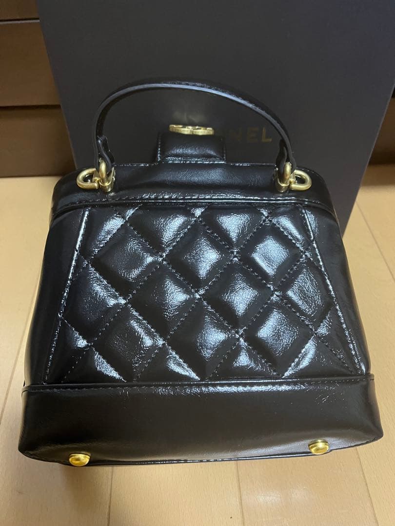 CHANELノベルティエナメルショルダーバック