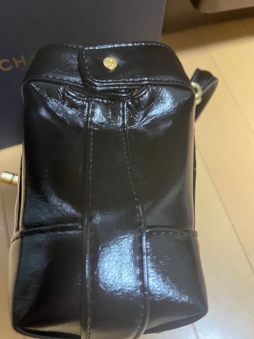 CHANELノベルティエナメルショルダーバック