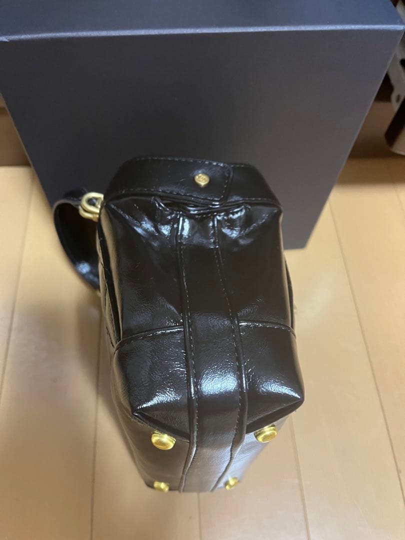 CHANELノベルティエナメルショルダーバック