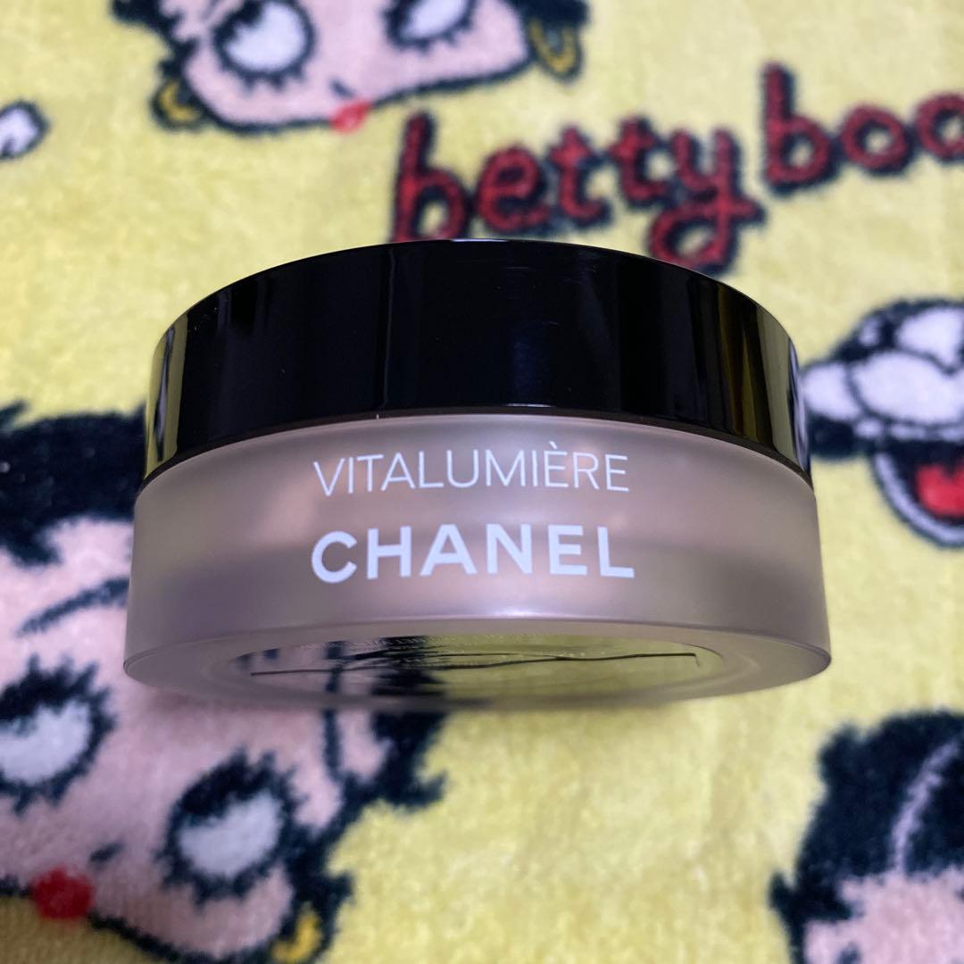 CHANEL VITALUMIÈRE ルースパウダー N°20