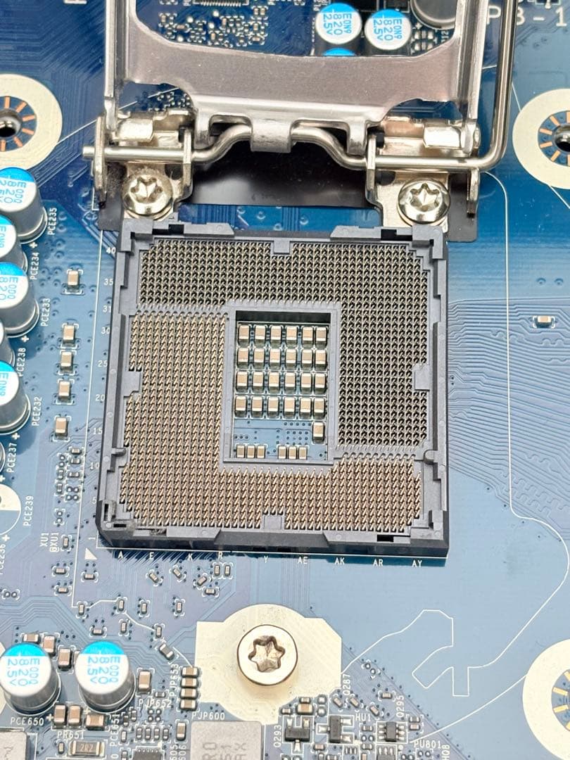 ベアボーン状態のHP Z2 Tower G5 Workstation