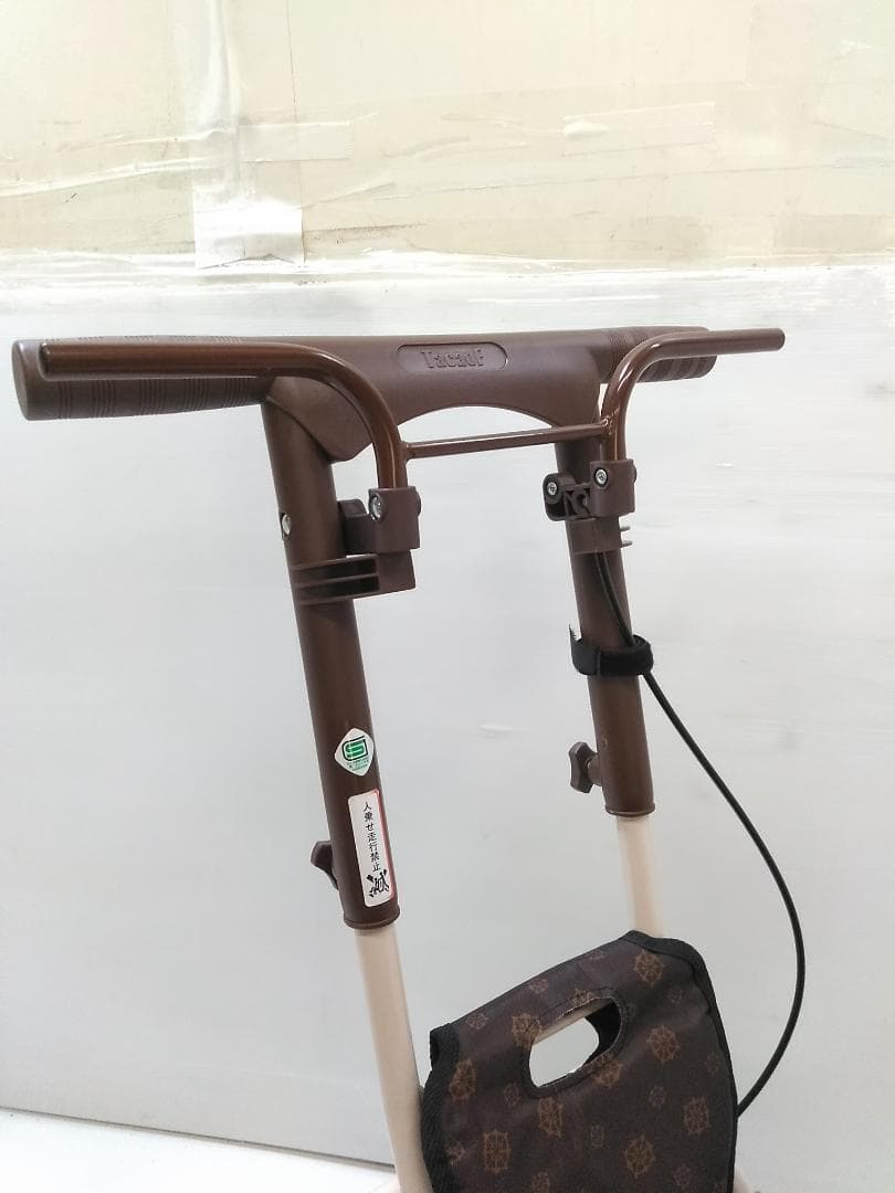 幸和製作所 TacaoF シプール コンパクトタイプ シルバーカー △