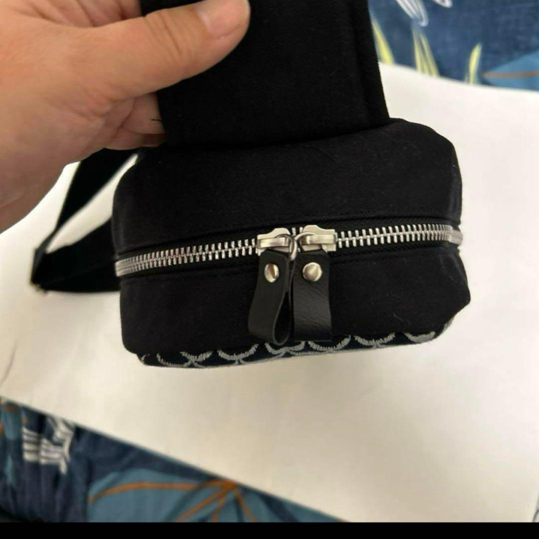 ミナペルホネン　ハンドメイド　BOXタイプボディバッグ マーメイドネイビー