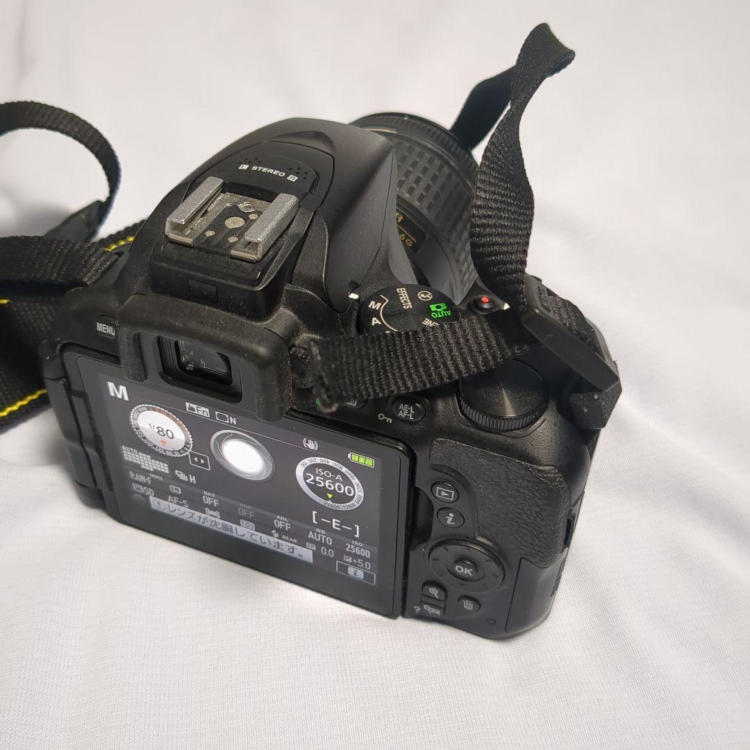 Nikon D5600デジタル一眼レフカメラ ボディとレンズと充電器とバッテリー