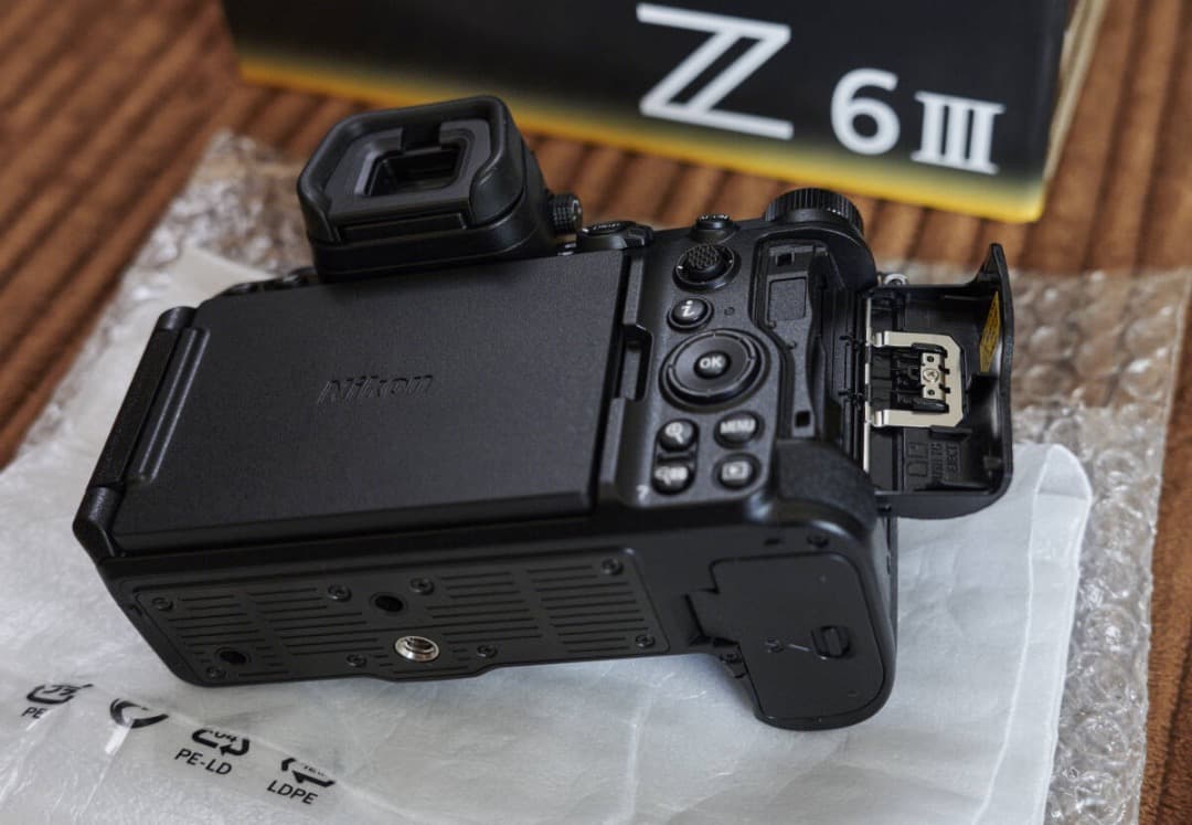 Nikon Z6III ボディ ミラーレスカメラ ニコン 付属品完備 ほぼ未使用