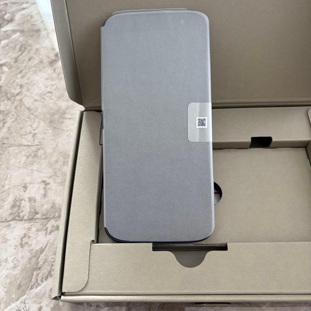 新品未使用 F-53E ネイビー らくらくスマートフォン