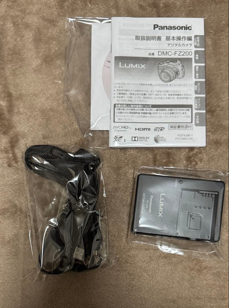【ほぼ新品】シャッター回数168回Panasonic FZ200 デジタルカメラ