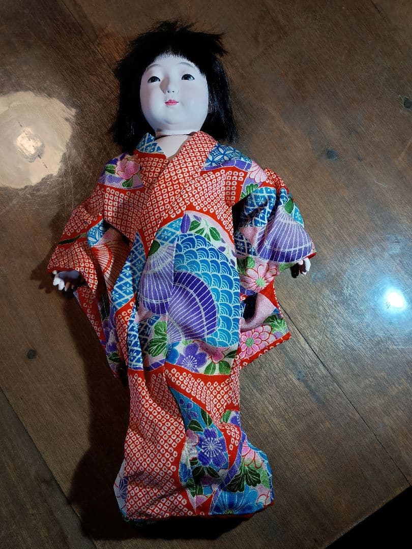 昔大丸デパートで売られていた市松人形 縮緬着物