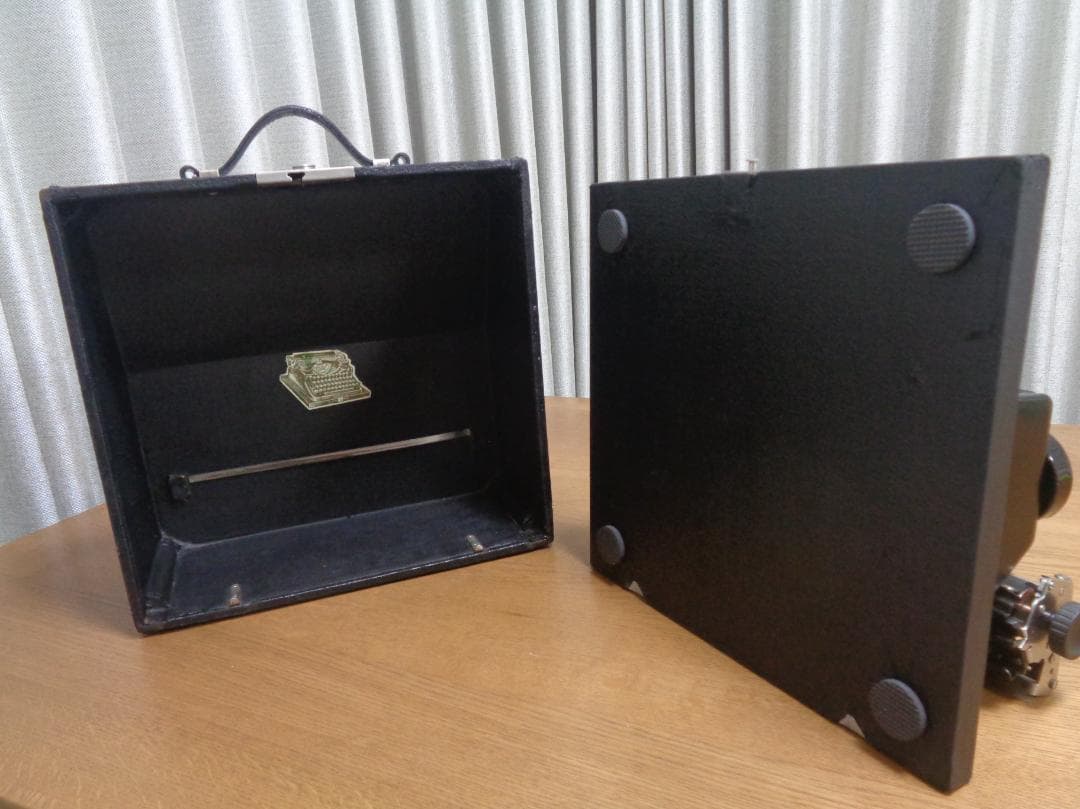 実働品　UNDERWOOD FOUR BANK アンダーウッドタイプライター