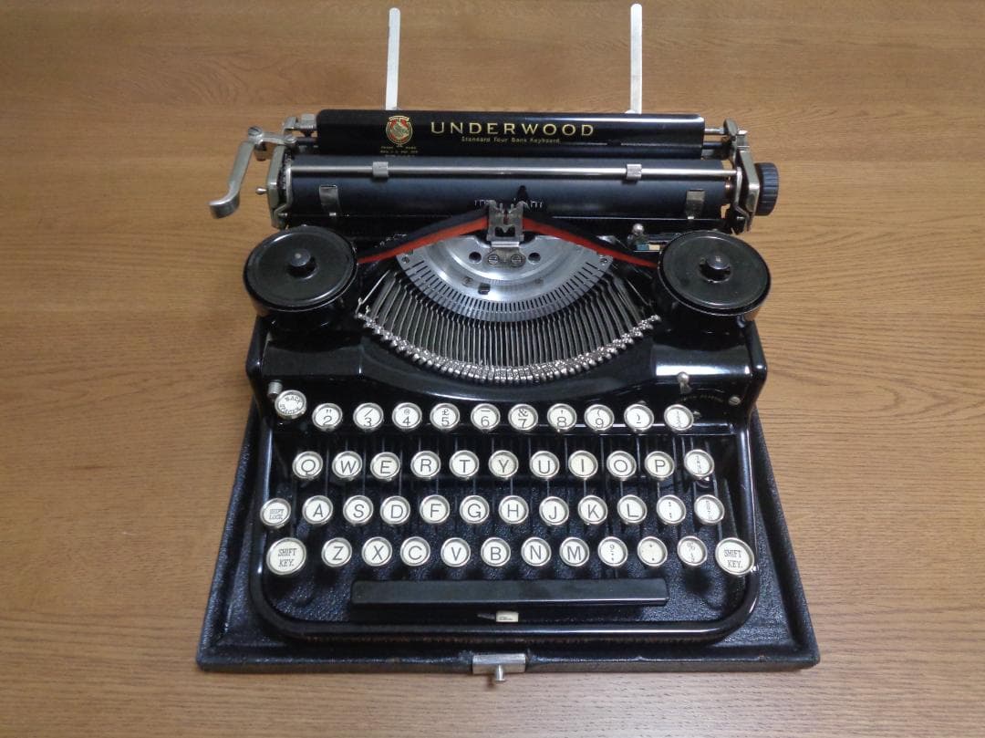 実働品　UNDERWOOD FOUR BANK アンダーウッドタイプライター