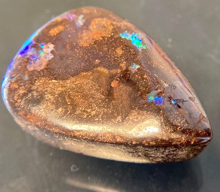 オーストラリア産巨石　天然ボルダーオパール85.45ct