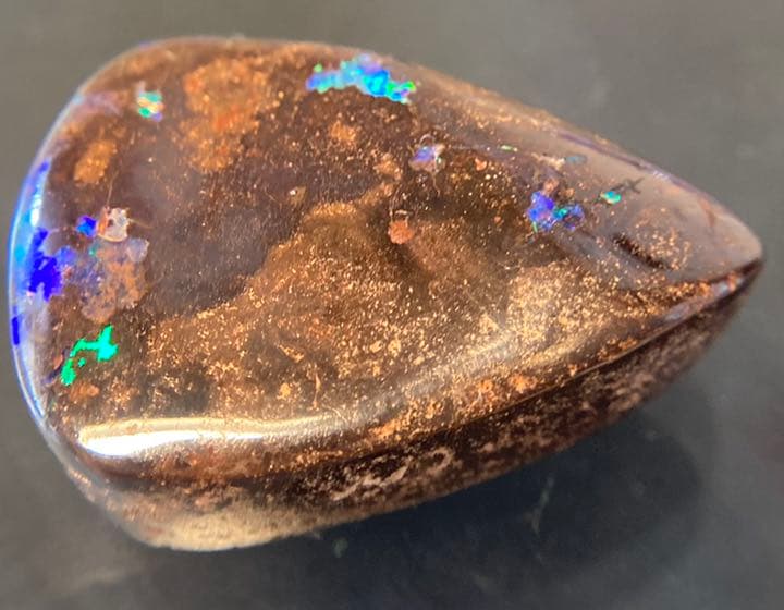 オーストラリア産巨石　天然ボルダーオパール85.45ct