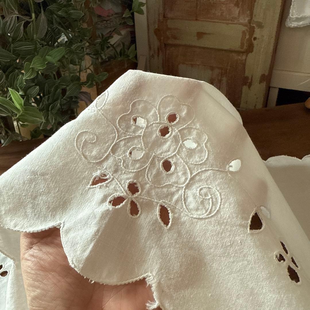 フランスアンティークஐ⋆*スカラップの花柄刺繍のクロス