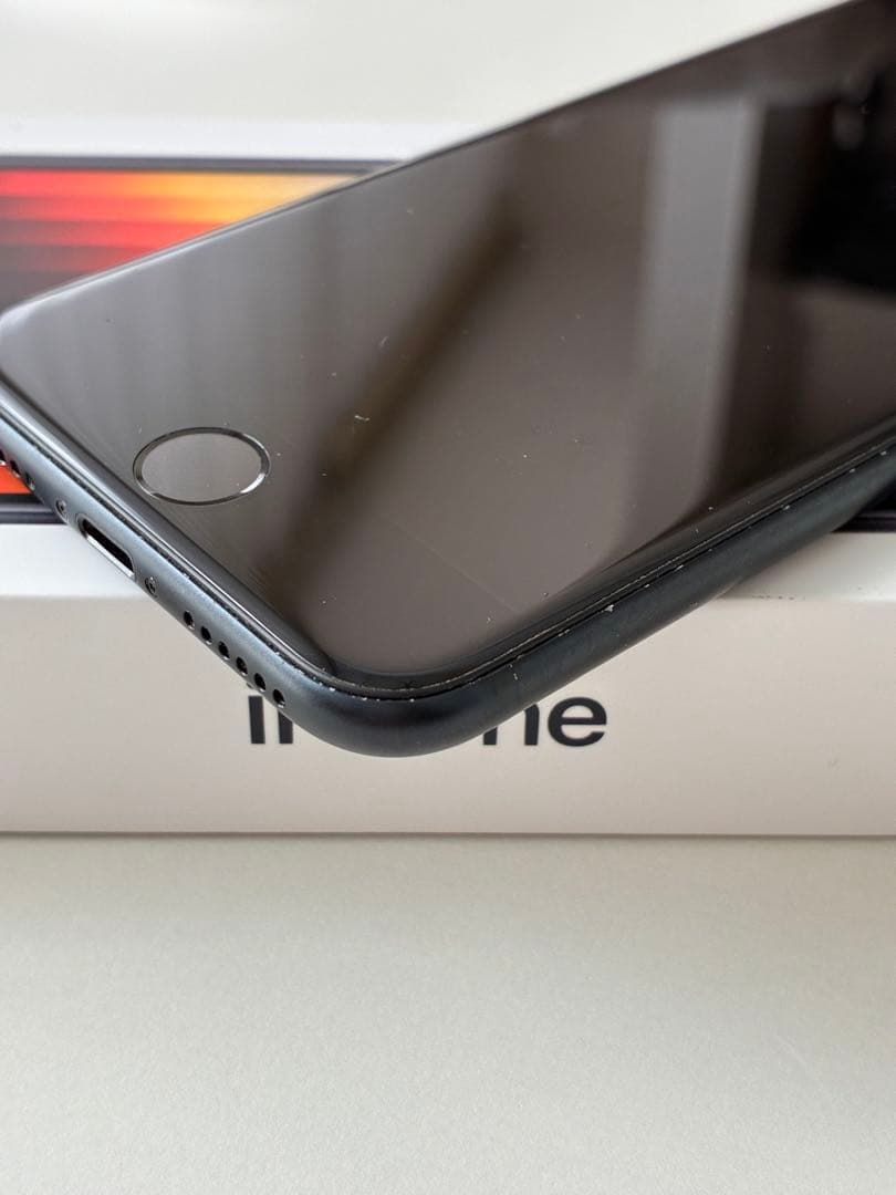 Apple iPhone SE 128GB ブラック 本体