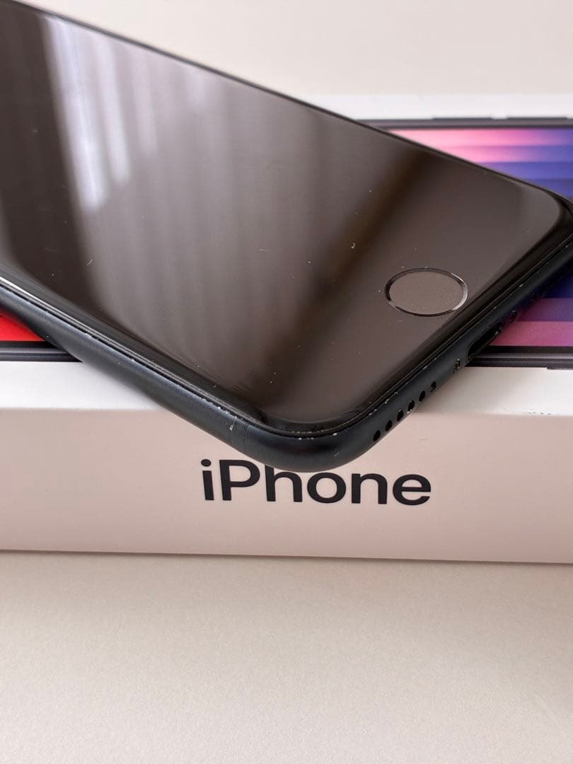 Apple iPhone SE 128GB ブラック 本体