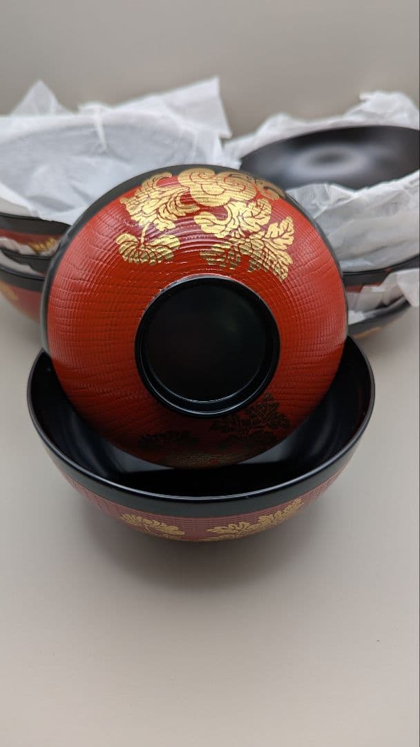 15.香蘭社　牡丹文薩摩絵碗　赤黒漆器 蓋付き椀 5個木箱付き