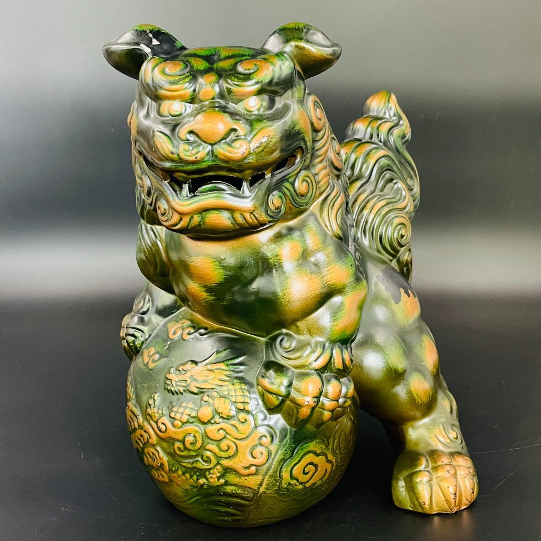 旧家蔵出し 陶器 玉獅子 獅子置物 シーサー 縁起置物 約33cm R8SC96