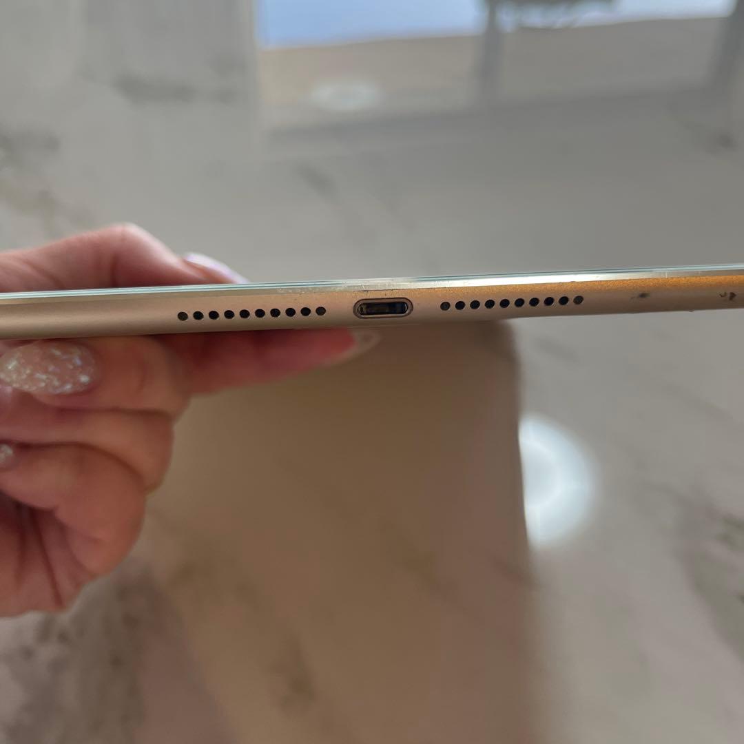 iPad本体 ホワイト ひび割れあり　128G