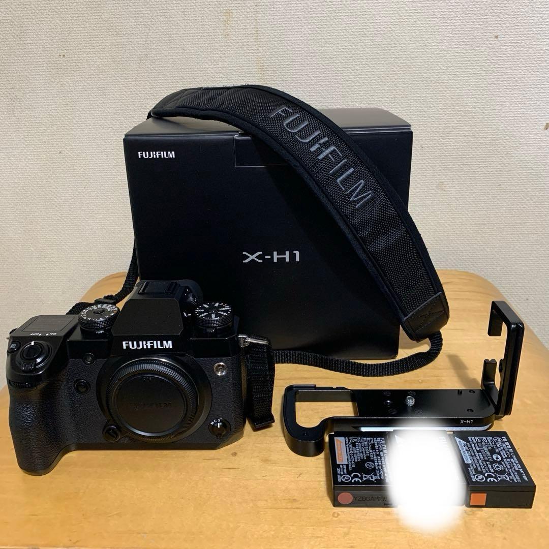 FUJIFILM X-H1 ボディと付属品