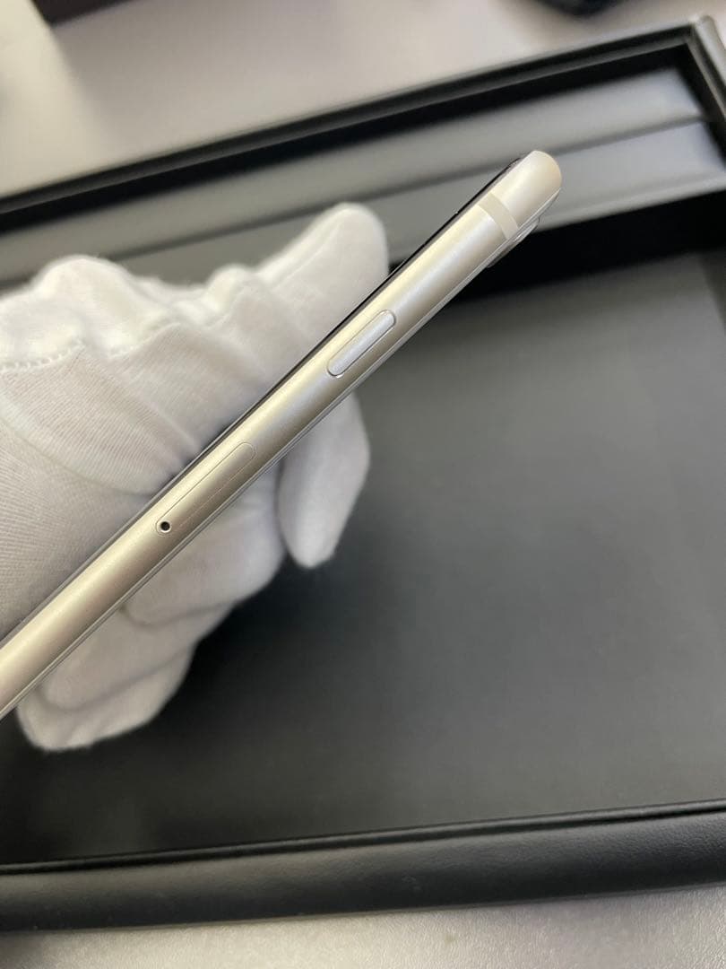 Apple iPhone アイフォン SE 第三世代 64GB ホワイト