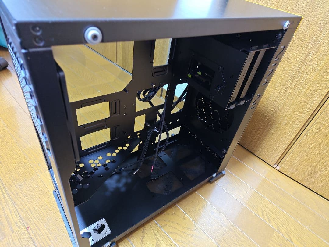 In Win 805 ゴールド サイドガラス PCケース
