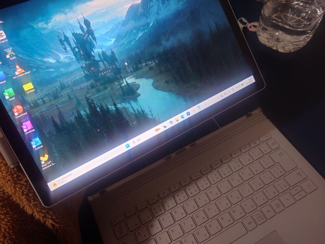 シルバー ノート　Microsoft Surface Book 2
