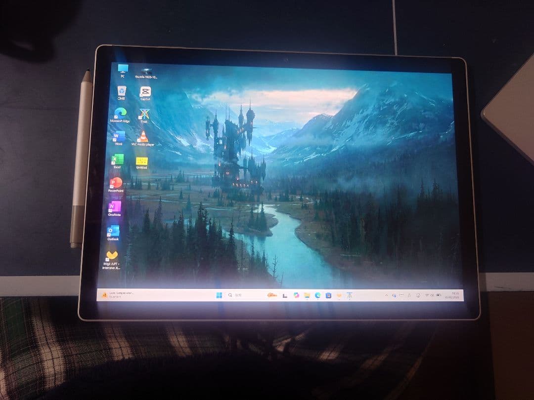 シルバー ノート　Microsoft Surface Book 2