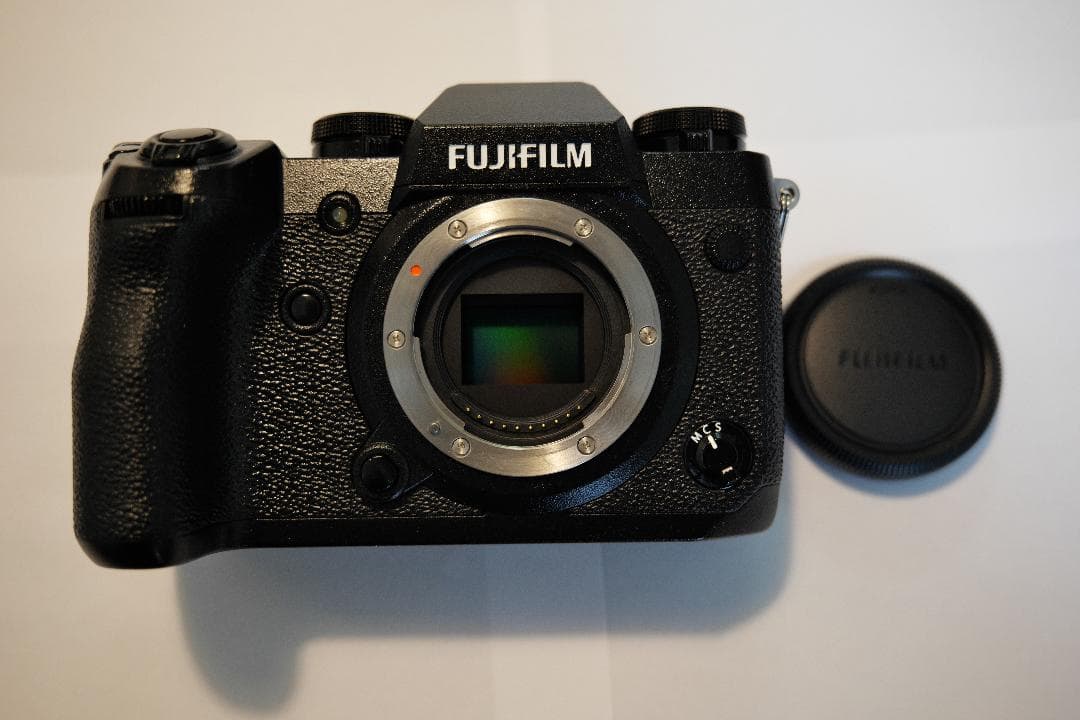 FUJIFILM X-H1ボデイと縦電源グリップ キットとバッテリー4個付 美品