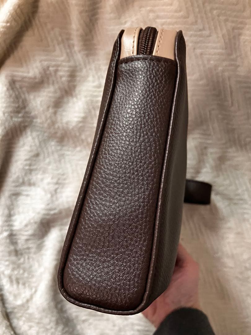 エミレーツファーストクラス　メンズ　BVLGARI ポーチ　アメニティセット