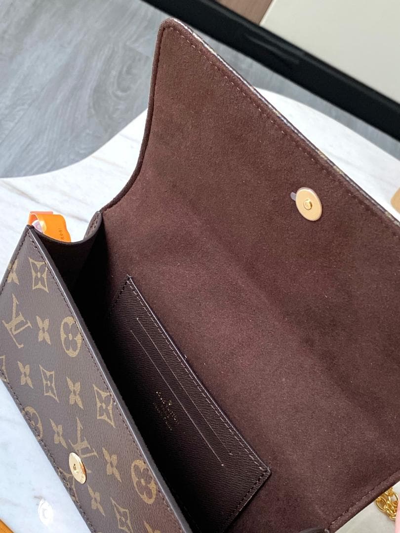 Louis Vuitton ウォレット オン チェーン・リリー