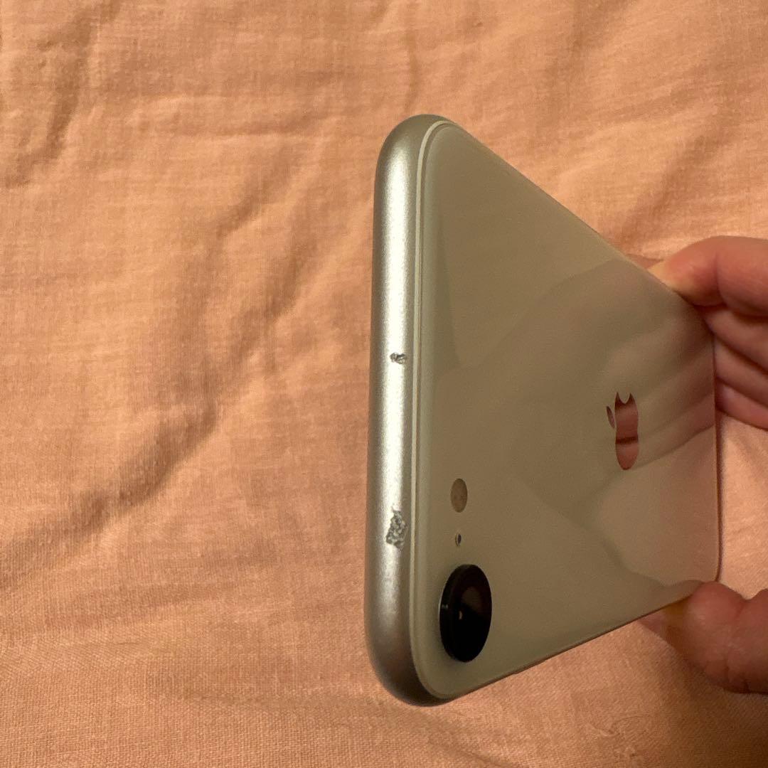 Apple iPhoneSE第二世代 64GB ホワイト 本体
