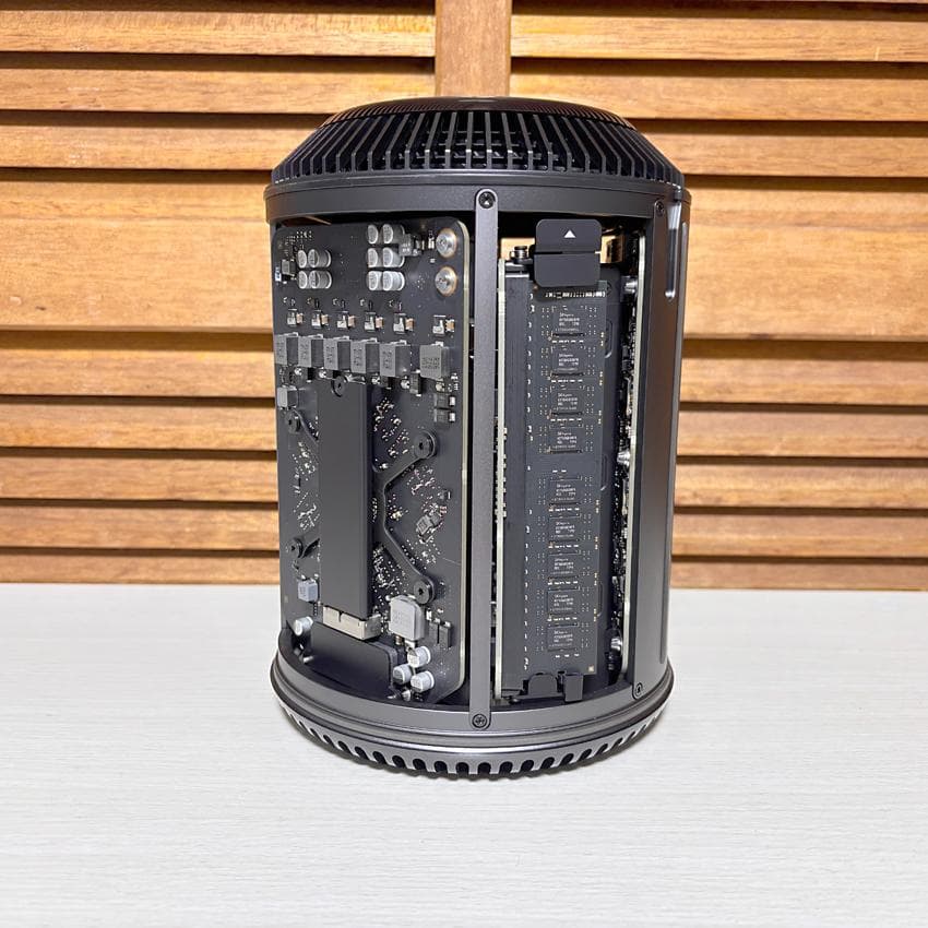 Mac Pro(Late 2013)　3.5GHz・32GB・500GB